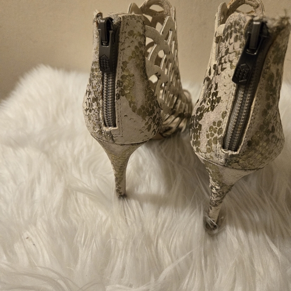 VINCE CAMUTO Women's  Gray Beige Snakeskin Caged Stilettos Size 6 1/2 M-36 1/2 - Picture 15 of 15